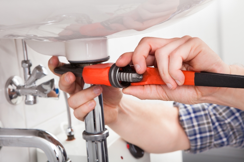 Emergency plumber attending a job in West Ealing